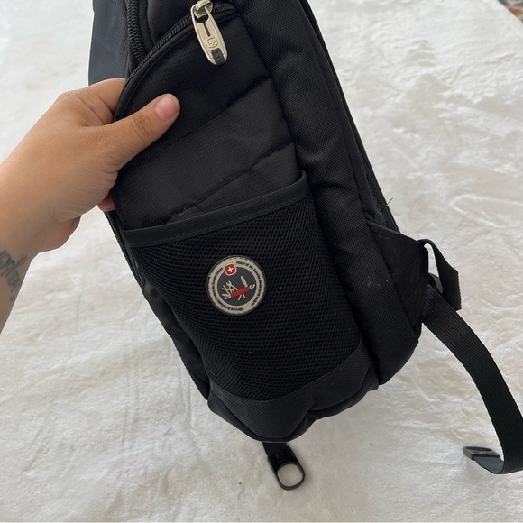 SWISSGEAR Medium 28 Laptop Backpack - Picture 5 of 10